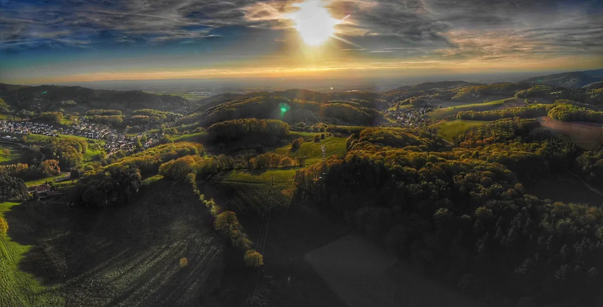 Luftaufnahme von Weinheim bei Sonnenuntergang